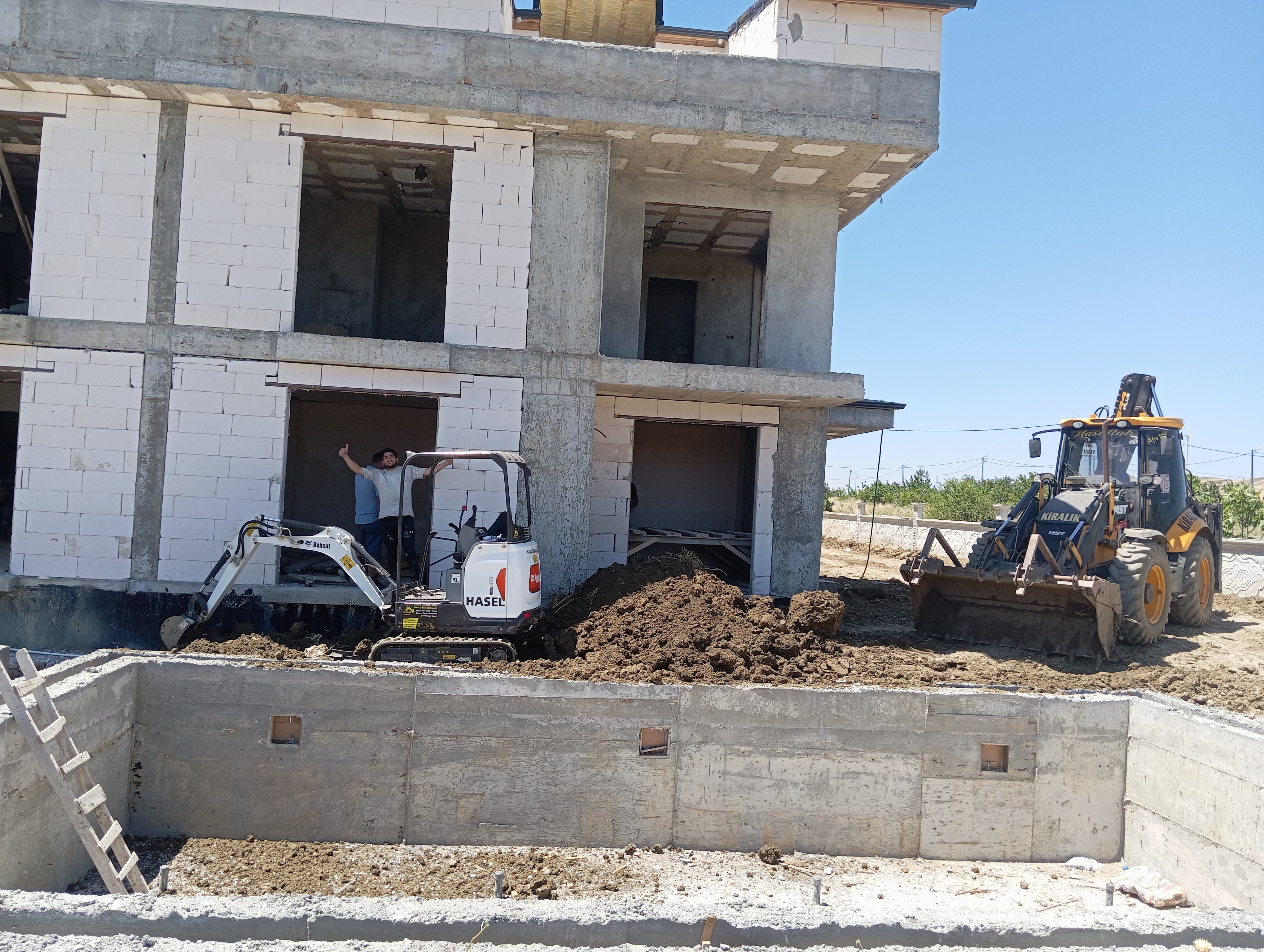 Değirmenköy fabrikalarda hafriyat çalışmaları