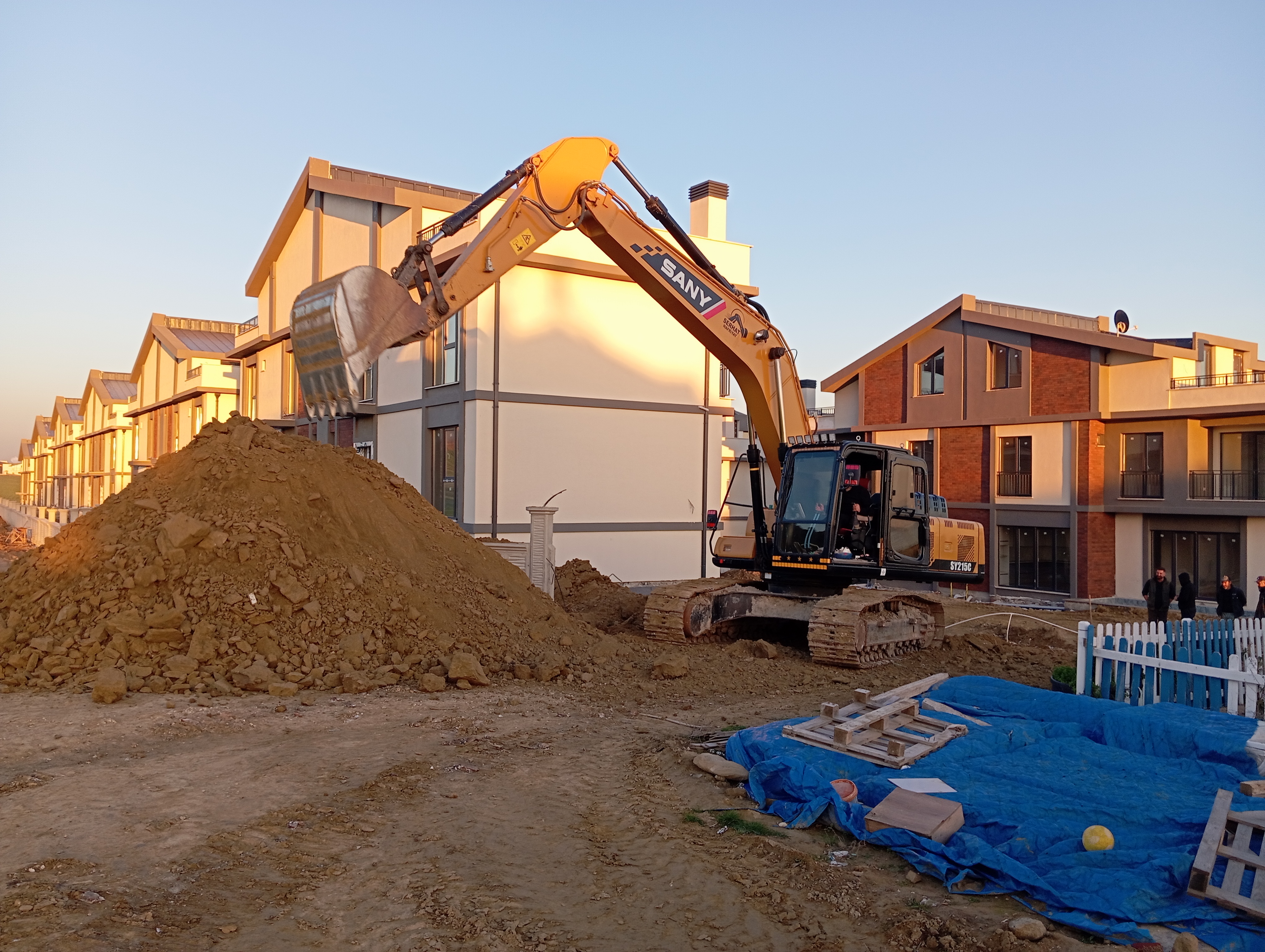 Değirmenköy hafriyat kiralık kepçe