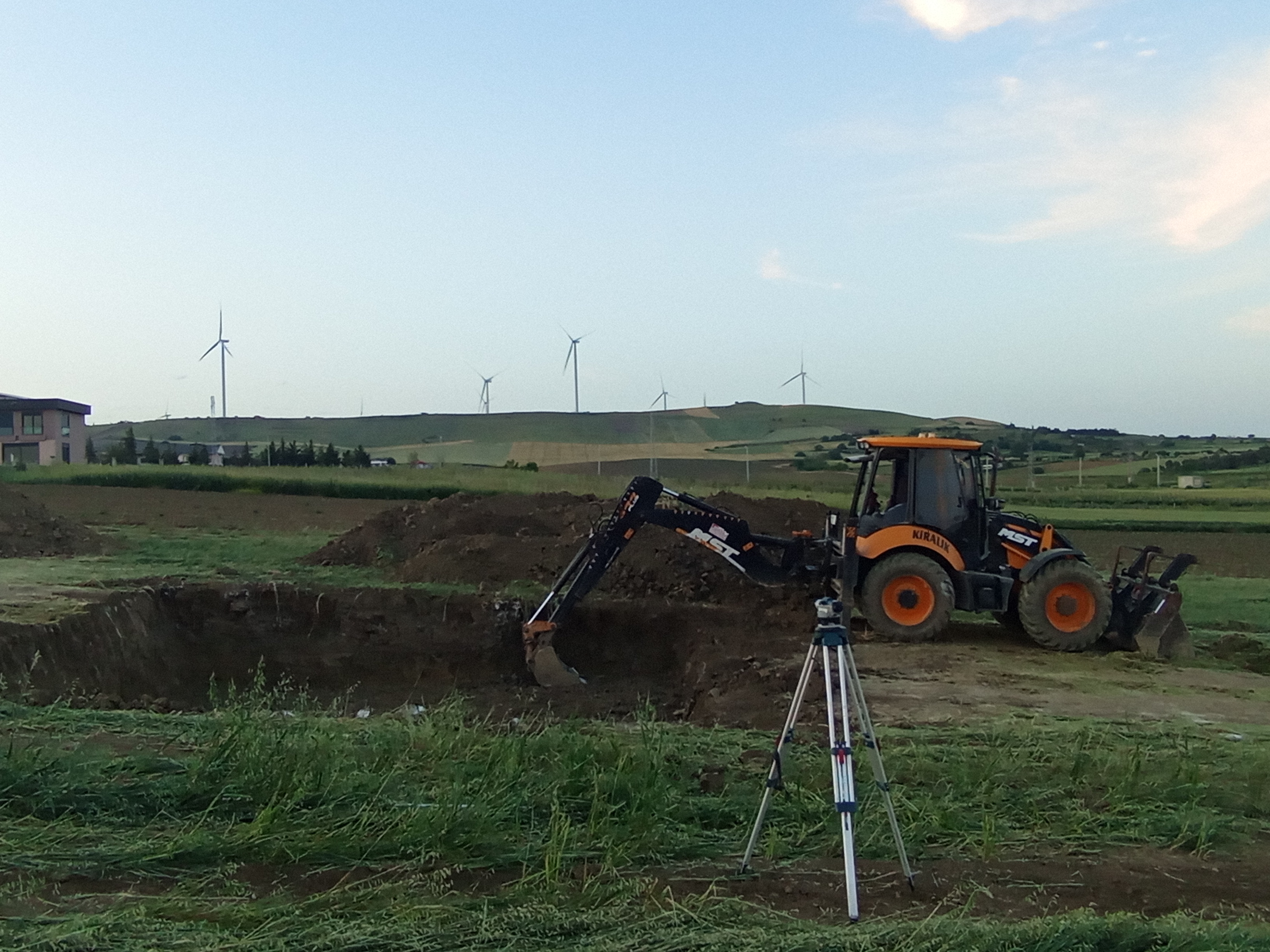 Kınalı havuz kazısı